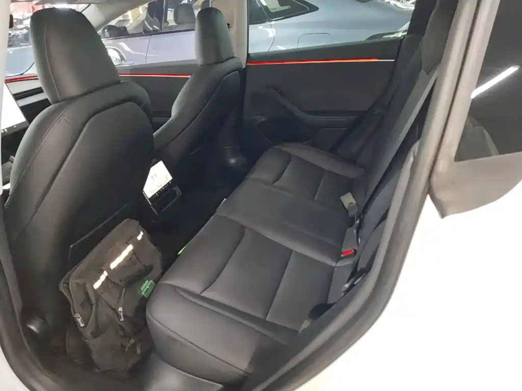 Tesla Model 3 — фото 17