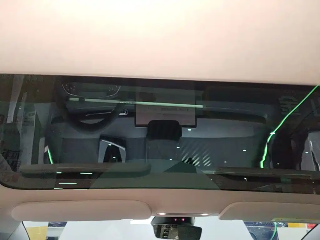 Tesla Model 3 — фото 18