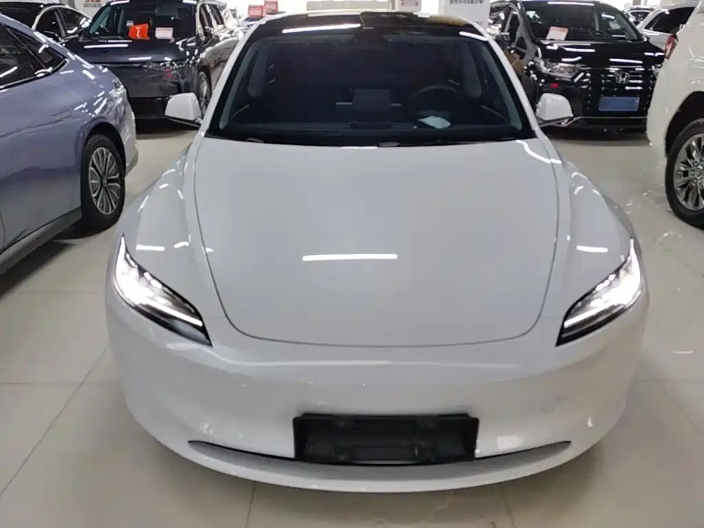 Tesla Model 3 — фото 3