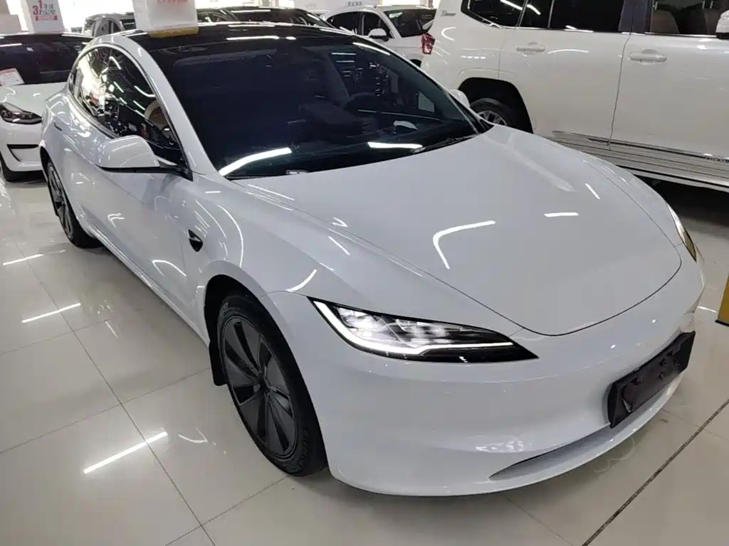 Tesla Model 3 — фото 4