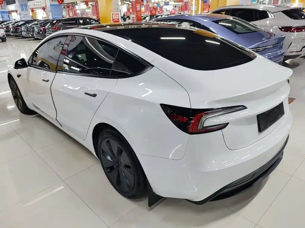 Tesla Model 3 — фото 5