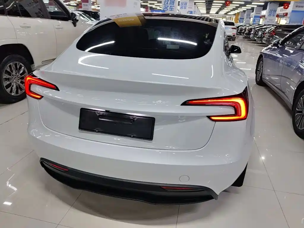 Tesla Model 3 — фото 6