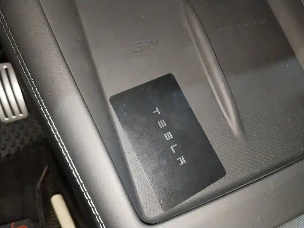 Tesla Model 3 — фото 9