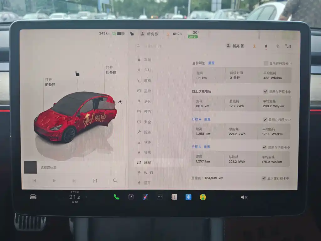 Tesla Model Y — фото 12