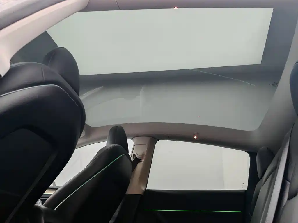 Tesla Model Y — фото 13