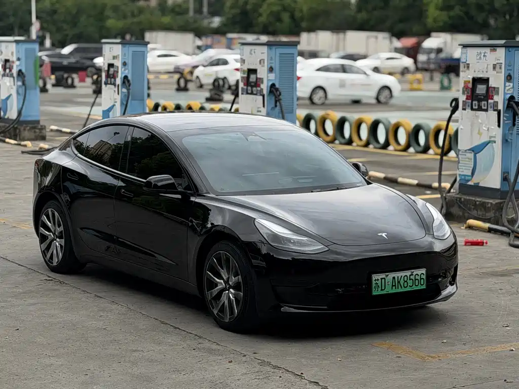 Tesla Model 3 — фото 3