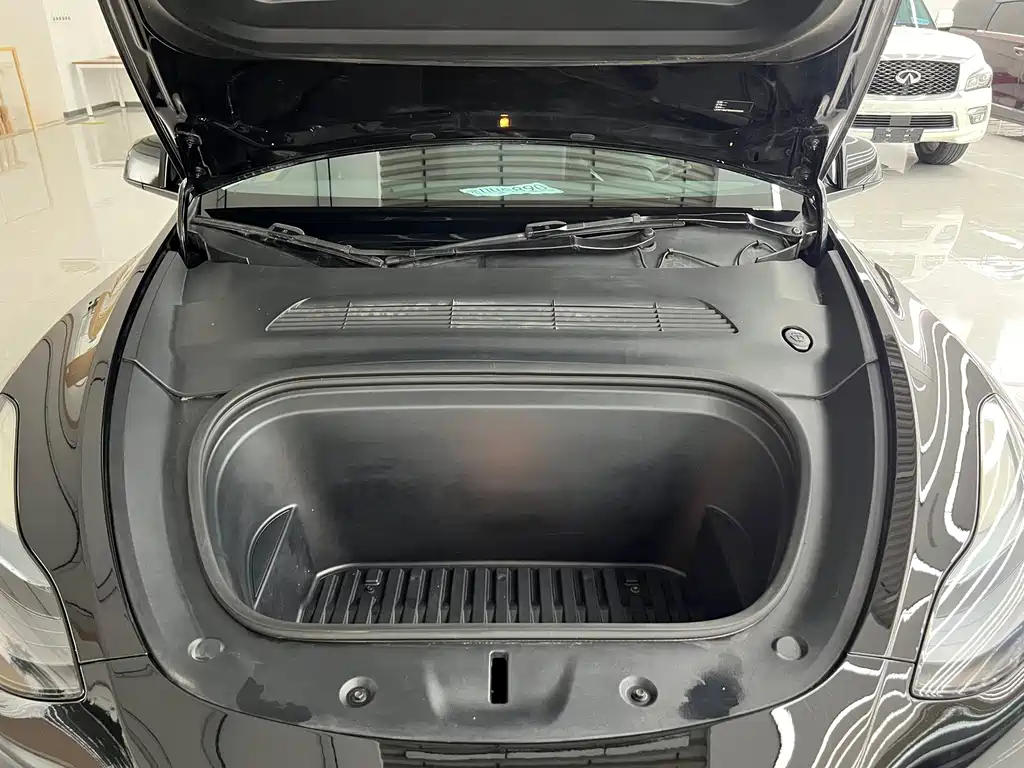 Tesla Model Y — фото 11
