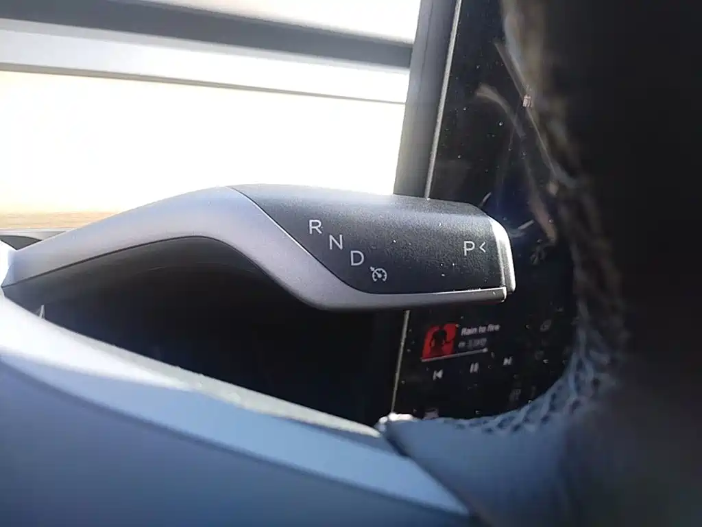 Tesla Model Y — фото 14