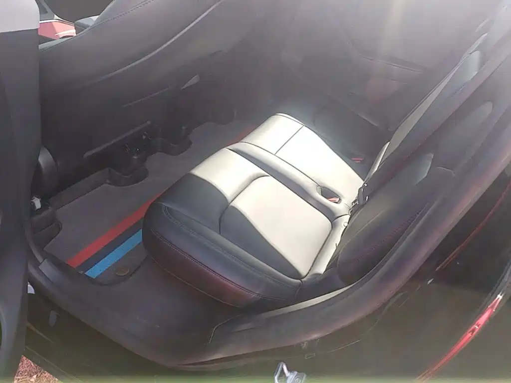 Tesla Model Y — фото 17