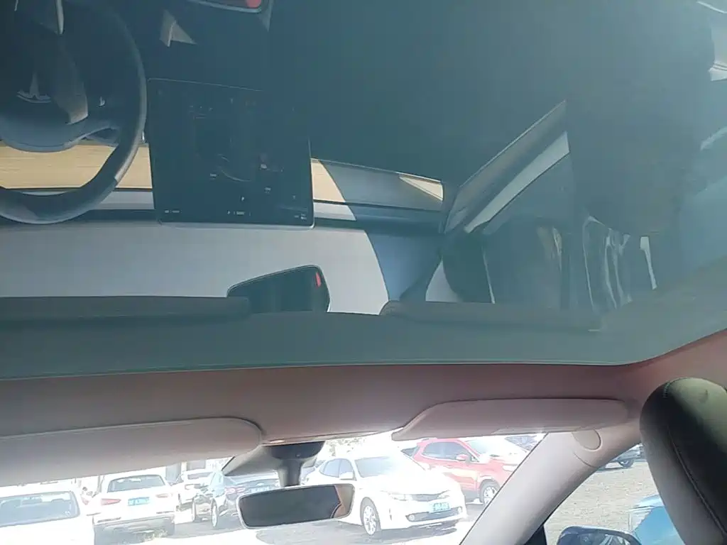 Tesla Model Y — фото 18