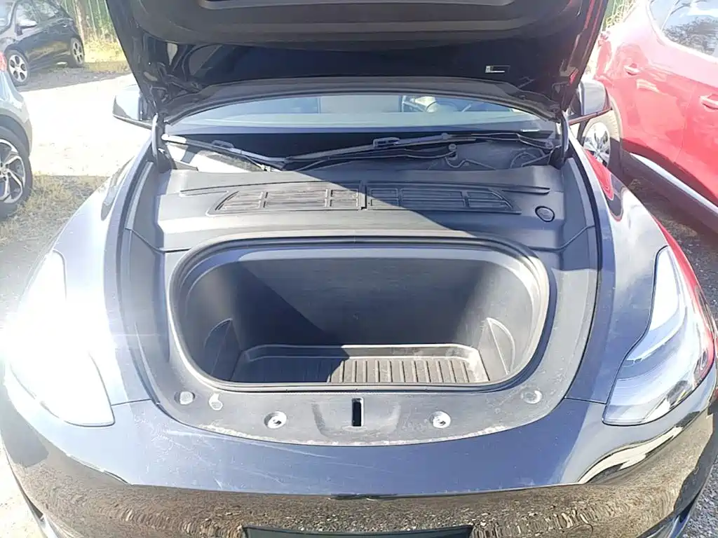 Tesla Model Y — фото 20