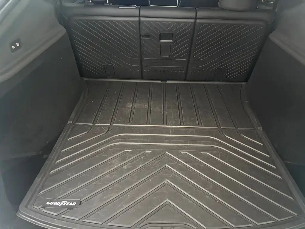 Tesla Model Y — фото 14
