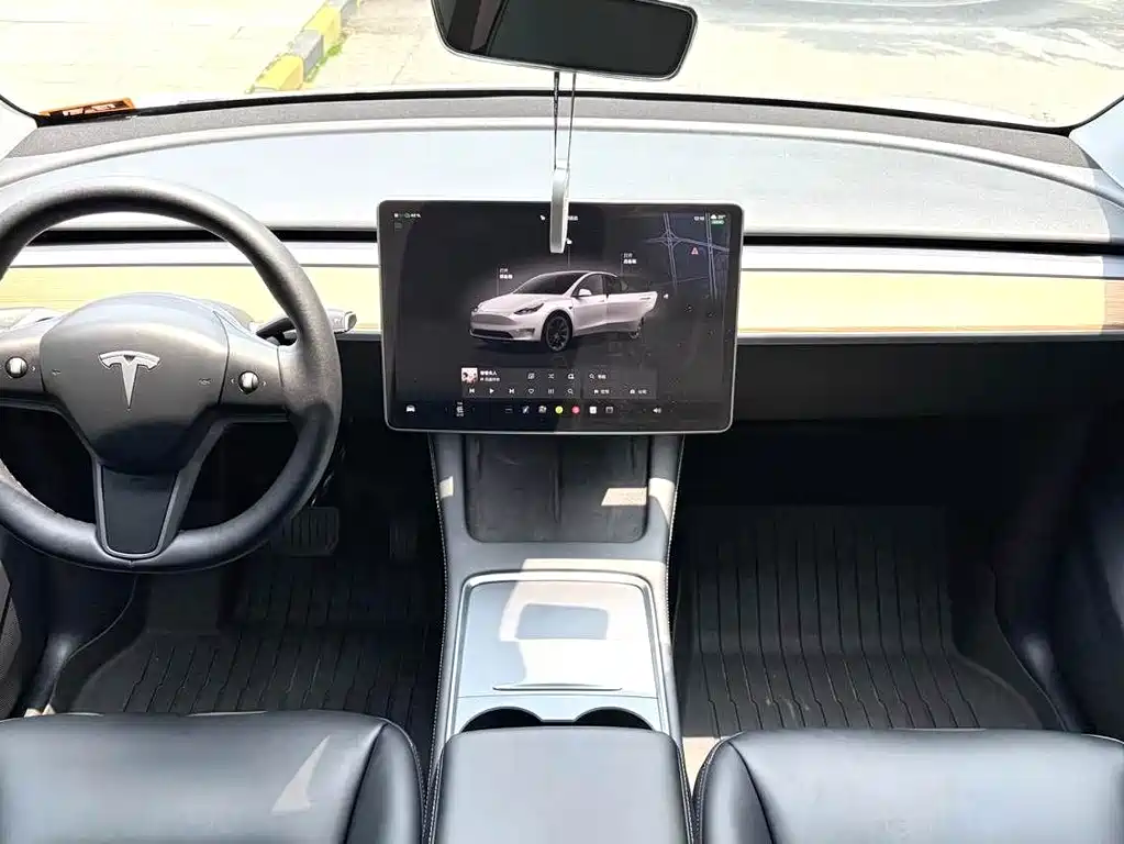 Tesla Model Y — фото 4