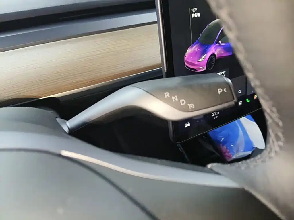 Tesla Model Y — фото 14