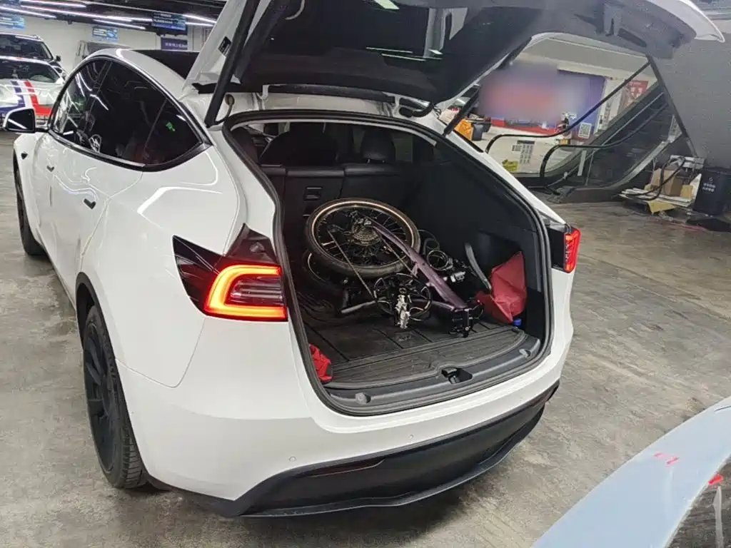 Tesla Model Y — фото 19