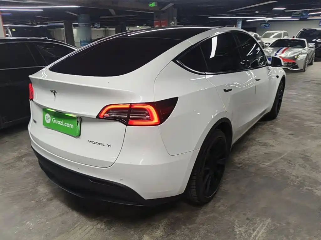 Tesla Model Y — фото 7