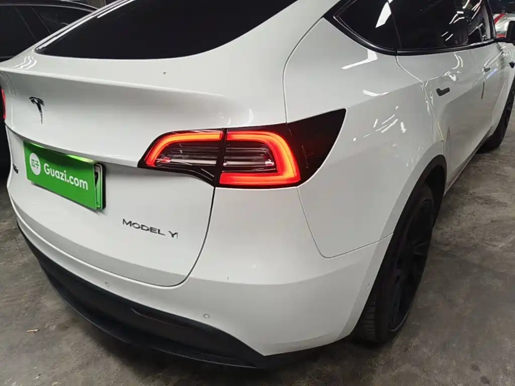 Tesla Model Y — фото 8