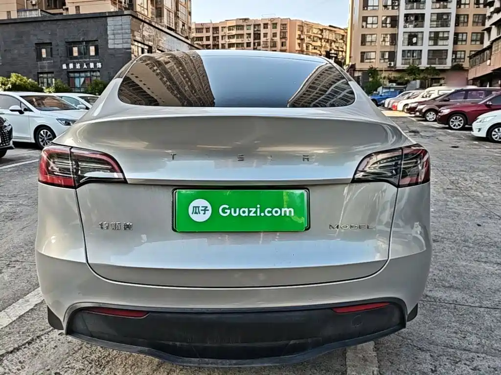 Tesla Model Y — фото 6