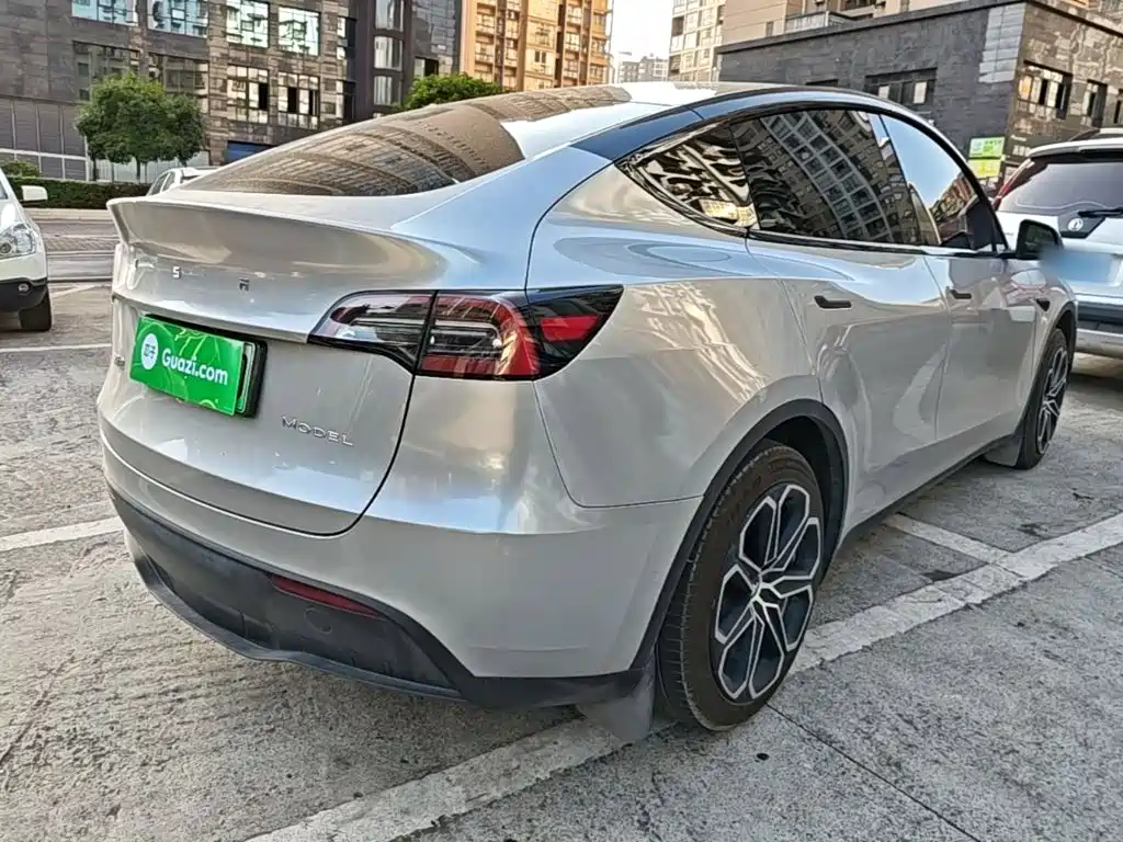 Tesla Model Y — фото 7