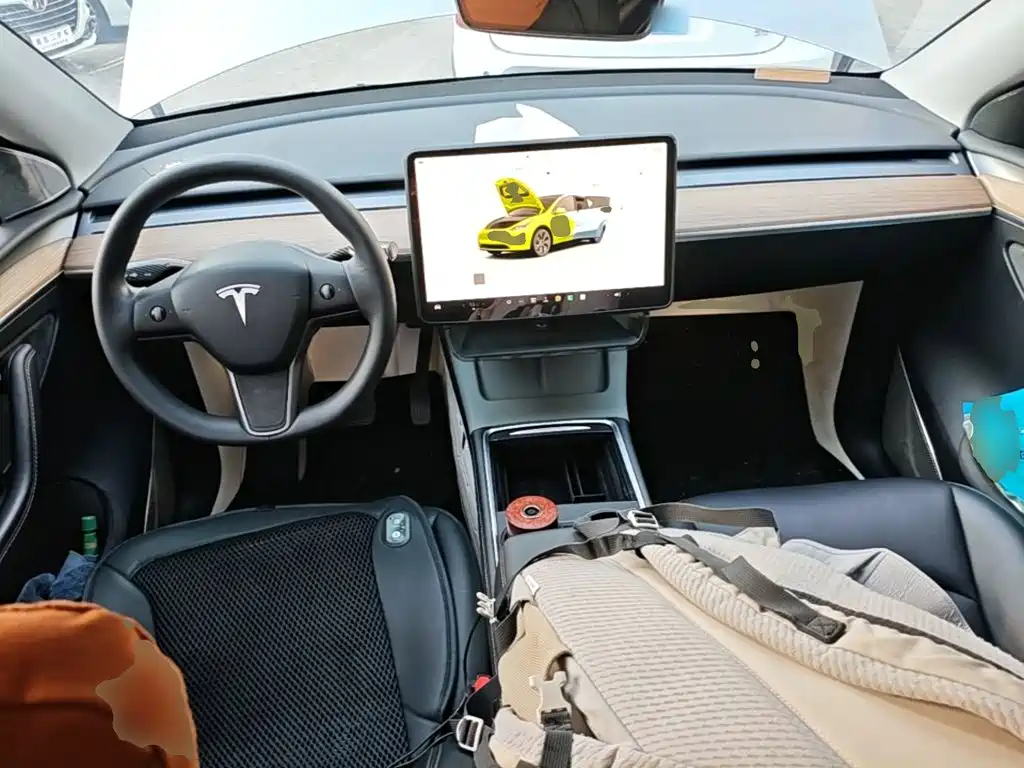 Tesla Model Y — фото 10
