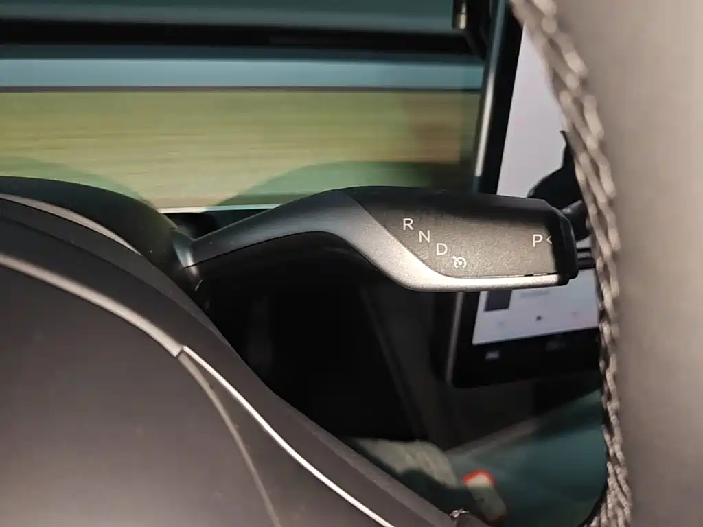 Tesla Model Y — фото 14