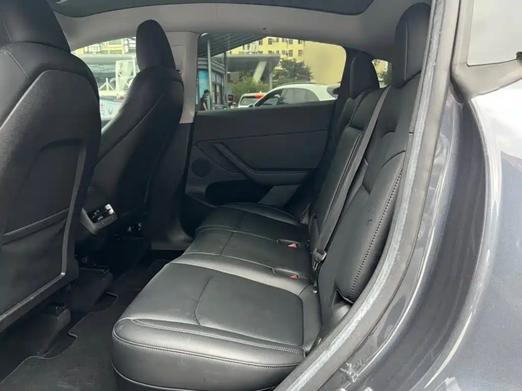 Tesla Model Y — фото 15