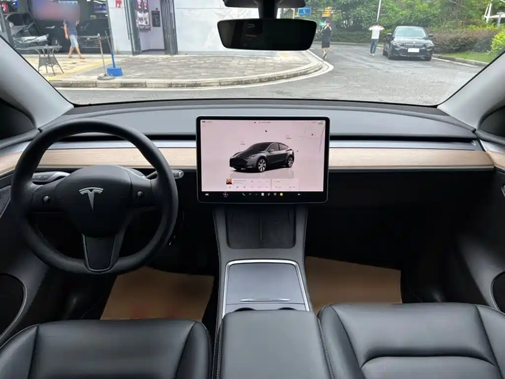 Tesla Model Y — фото 7