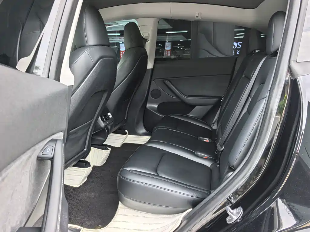 Tesla Model Y — фото 11