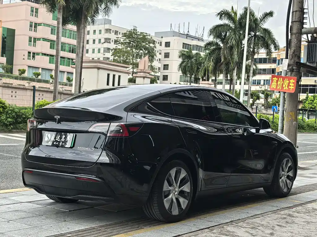 Tesla Model Y — фото 4