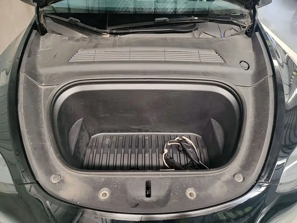 Tesla Model Y — фото 20