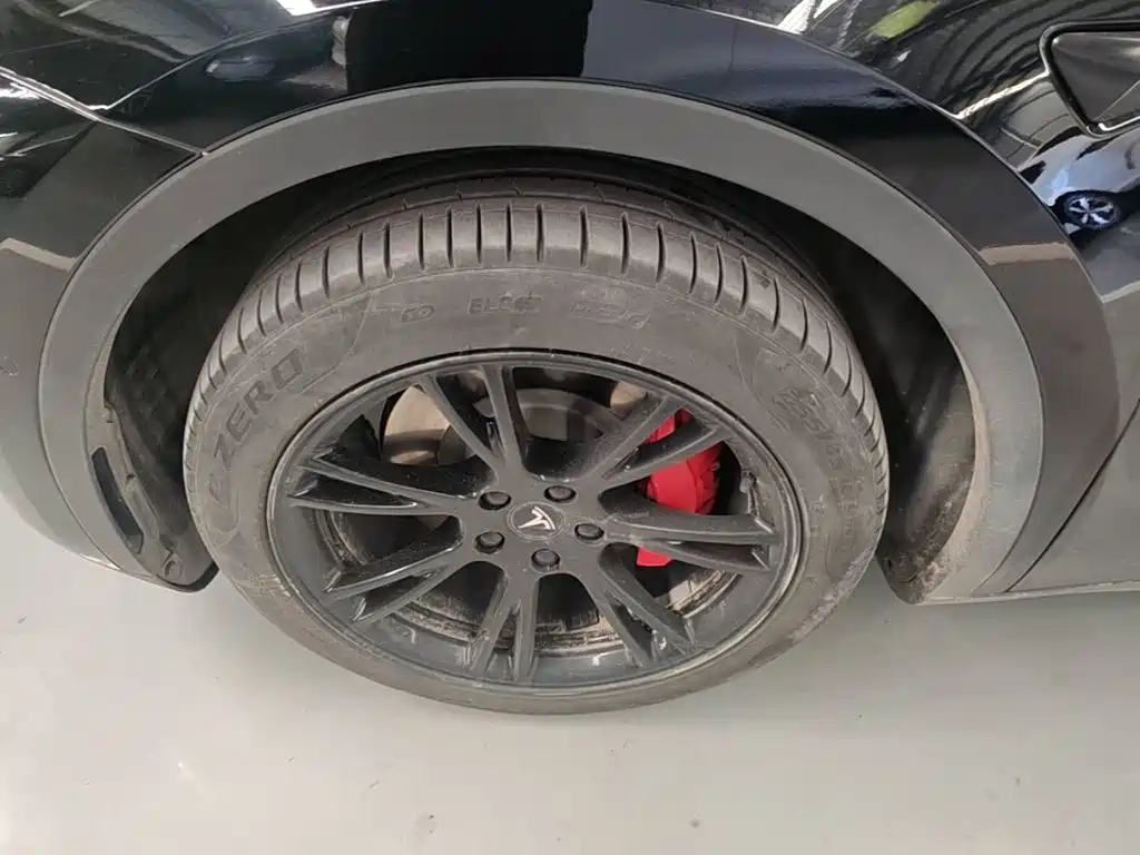 Tesla Model Y — фото 23