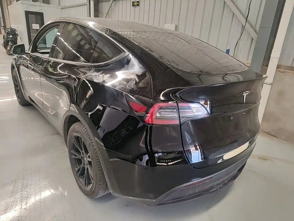 Tesla Model Y — фото 5