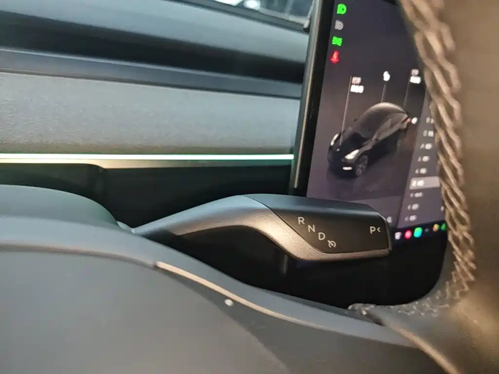 Tesla Model Y — фото 14