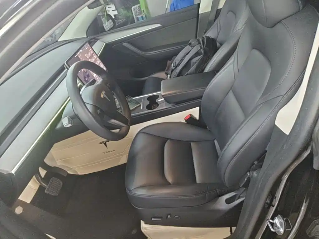 Tesla Model Y — фото 15