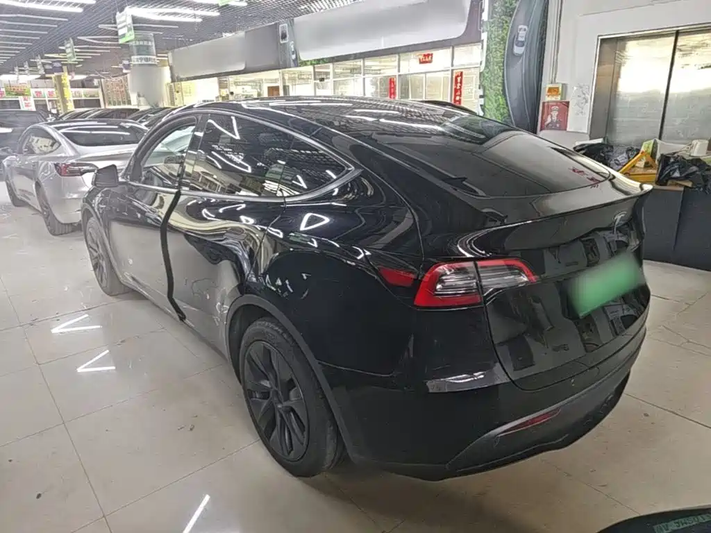 Tesla Model Y — фото 5