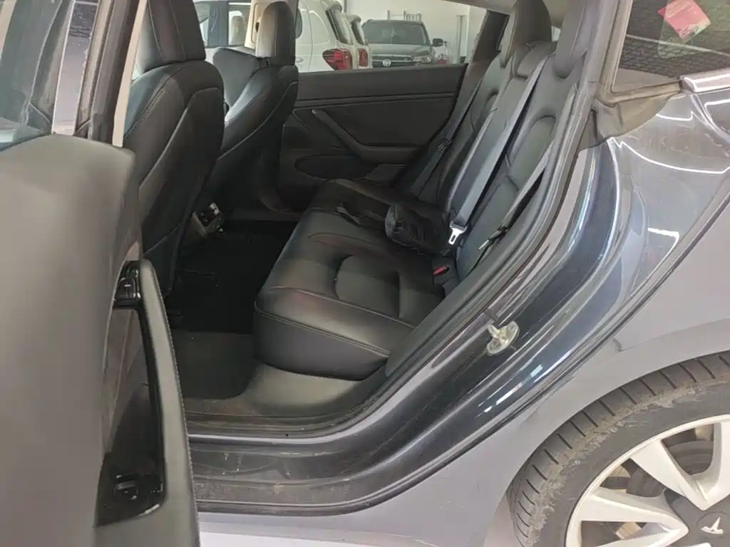 Tesla Model 3 — фото 17