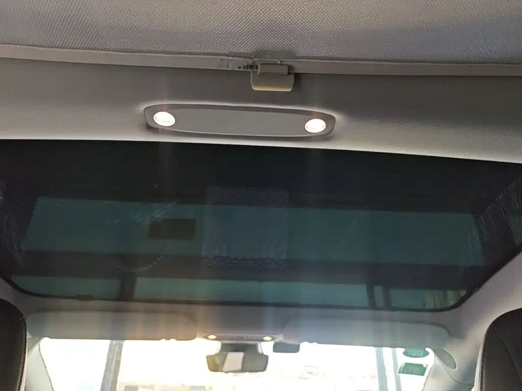 Tesla Model 3 — фото 18