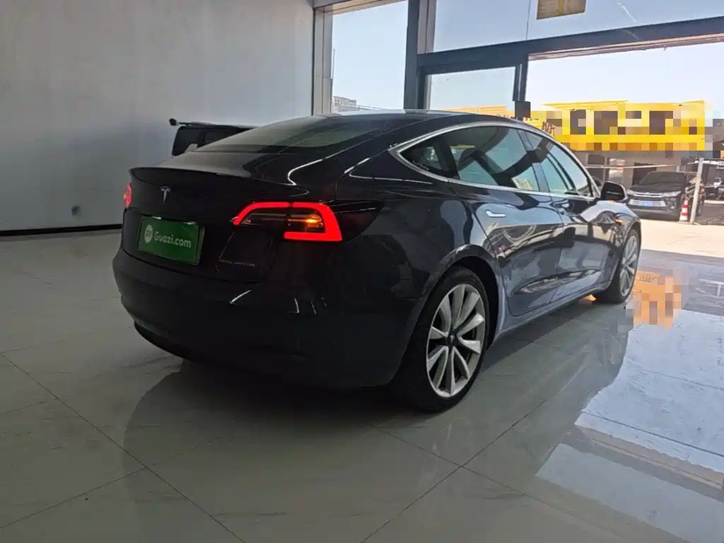 Tesla Model 3 — фото 7