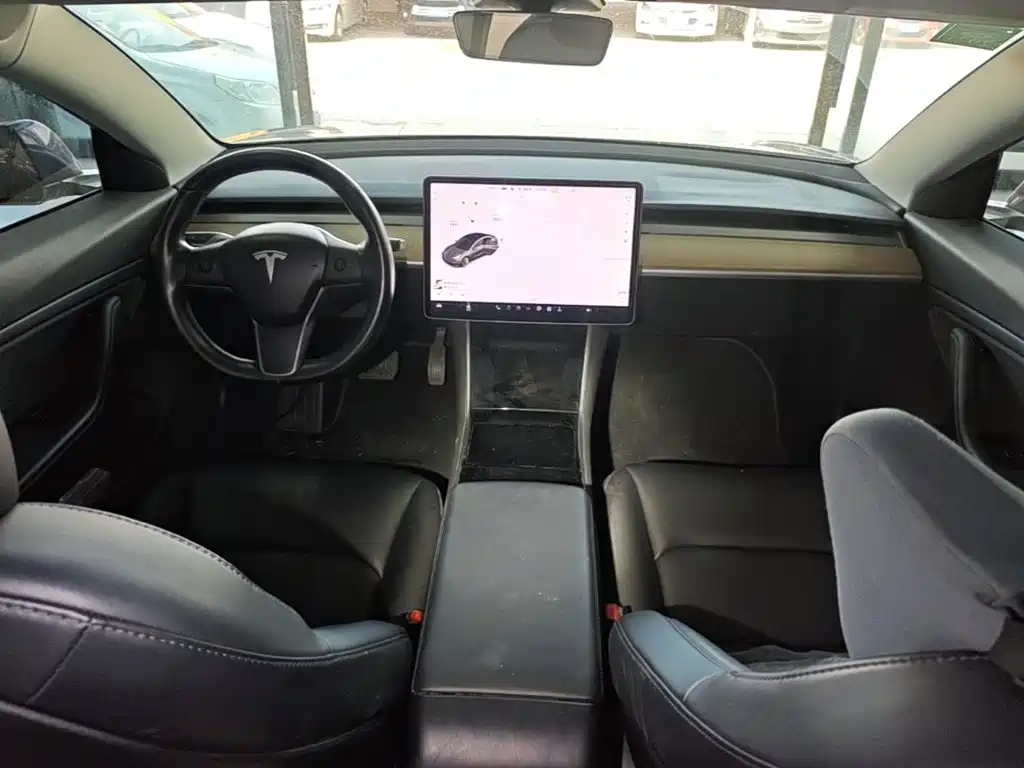 Tesla Model 3 — фото 10