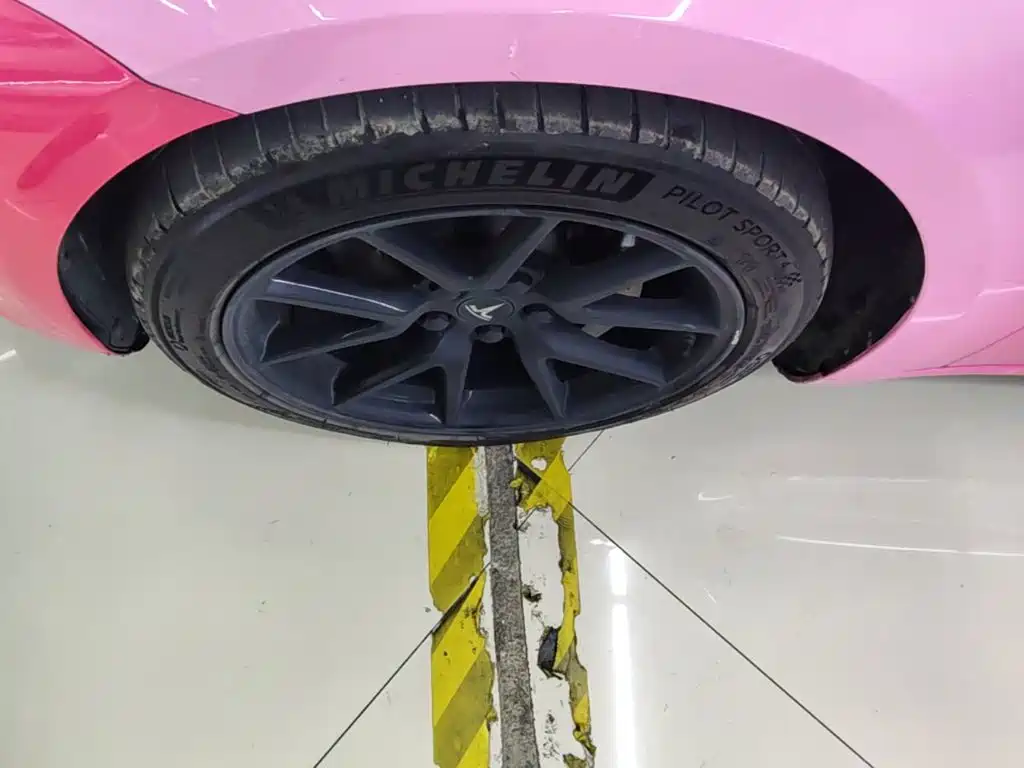 Tesla Model 3 — фото 23