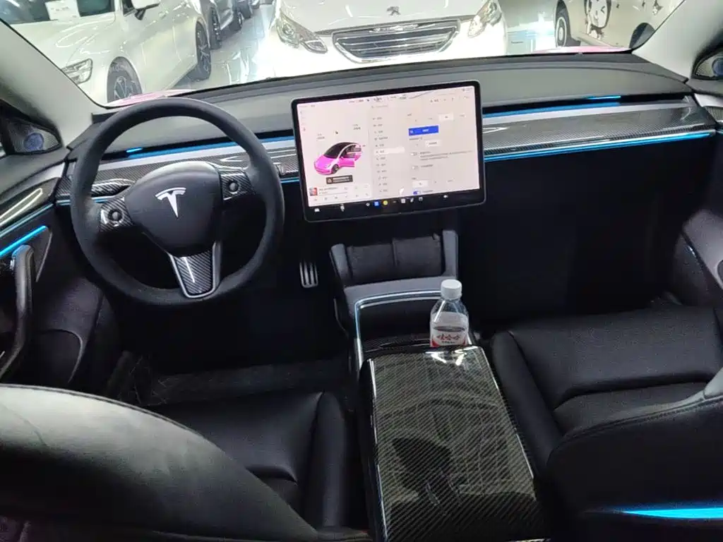 Tesla Model 3 — фото 10