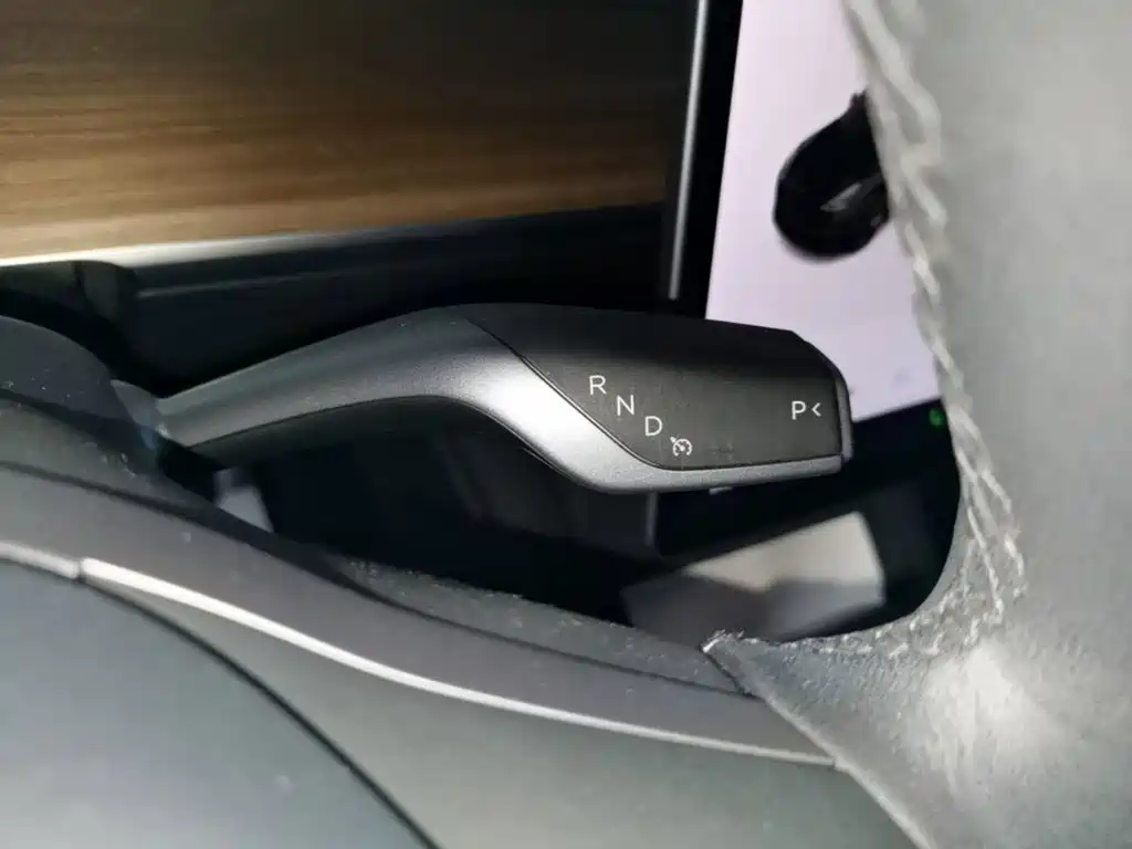 Tesla Model 3 — фото 14