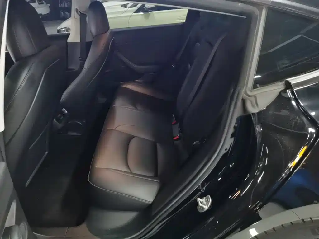 Tesla Model 3 — фото 17