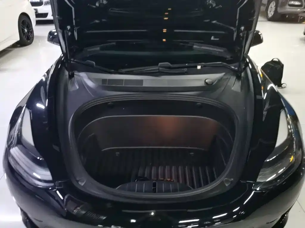 Tesla Model 3 — фото 20