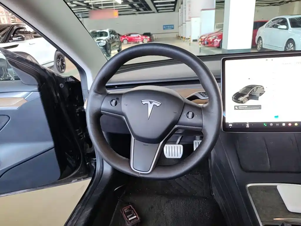 Tesla Model 3 — фото 11