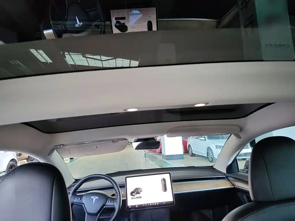 Tesla Model 3 — фото 18
