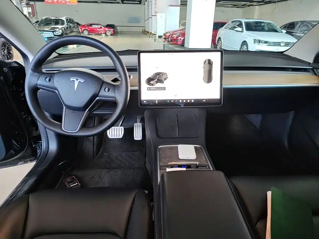 Tesla Model 3 — фото 10