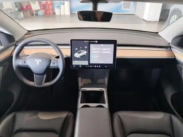 Tesla Model Y — фото 4