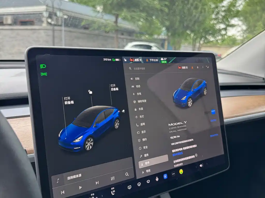 Tesla Model Y — фото 10