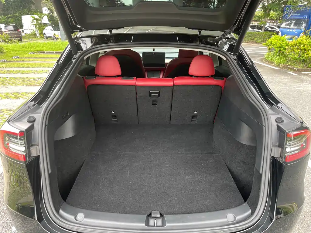 Tesla Model Y — фото 9